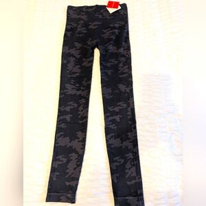 New Spanx Women's "Look at Me Now" Black Camo Seamless Leggings Sz. M NWT 3007